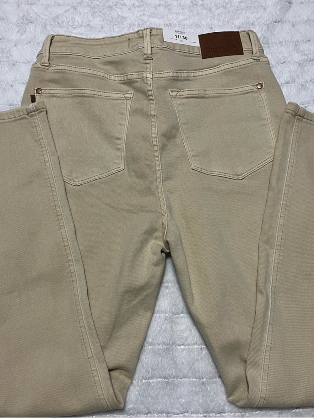 NWT Judy Blue Women's Skinny Jeans in Beige - Picture 3 of 5